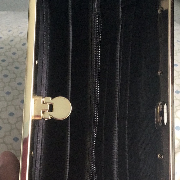 Weave patterned wallet with clasp. NWOT. - Picture 4 of 5